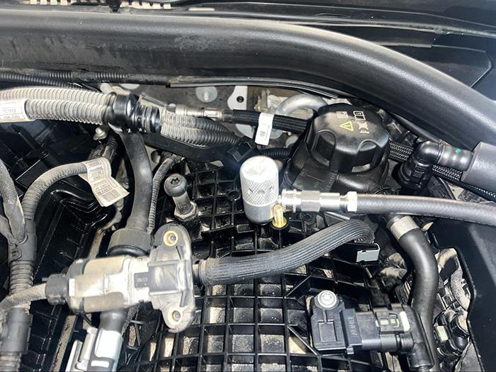Adaptor in the vacuum line port on BMW 3.0L (S58) engine