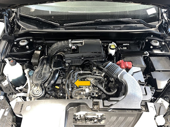 Inifiniti/Nissan 2.0L turbo engine pointing out vacuum port