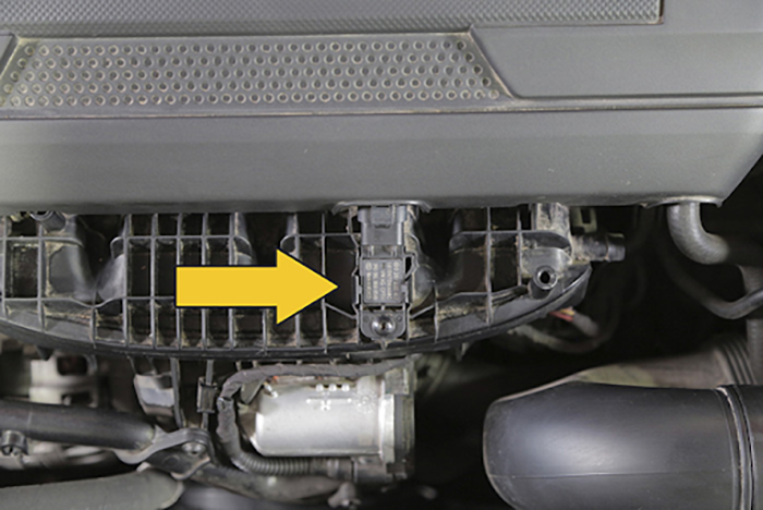 Porsche 2.0L Turbo engine with an arrow pointing to the MAP sensor
