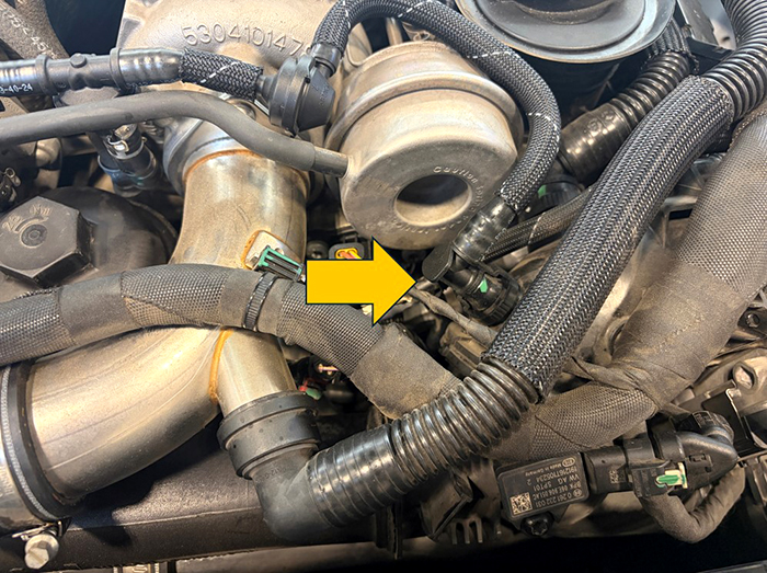 Close up of vacuum line location on Porsche 2.9L Twin-turbocharged GDI engine.